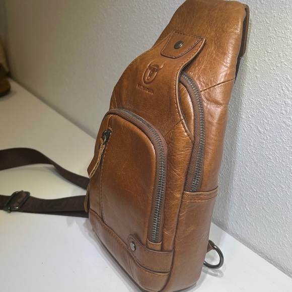 BULLCAPTAIN Genuine Leather Sling Bag with USB Charging Port - Picture 10 of 16